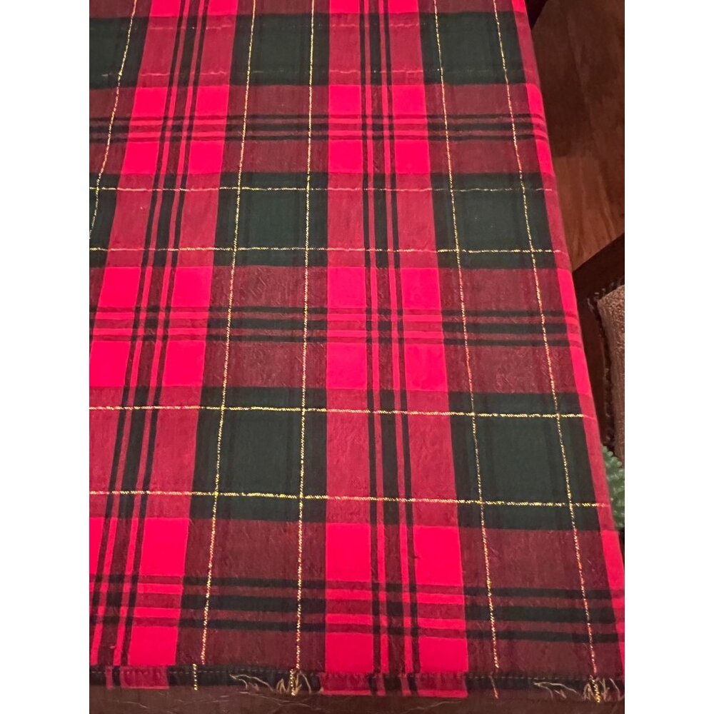 Christmas Table Cloth Red Metallic Plaid Rectangle 56x92 inch Seats 6-8 - Picture 3 of 11